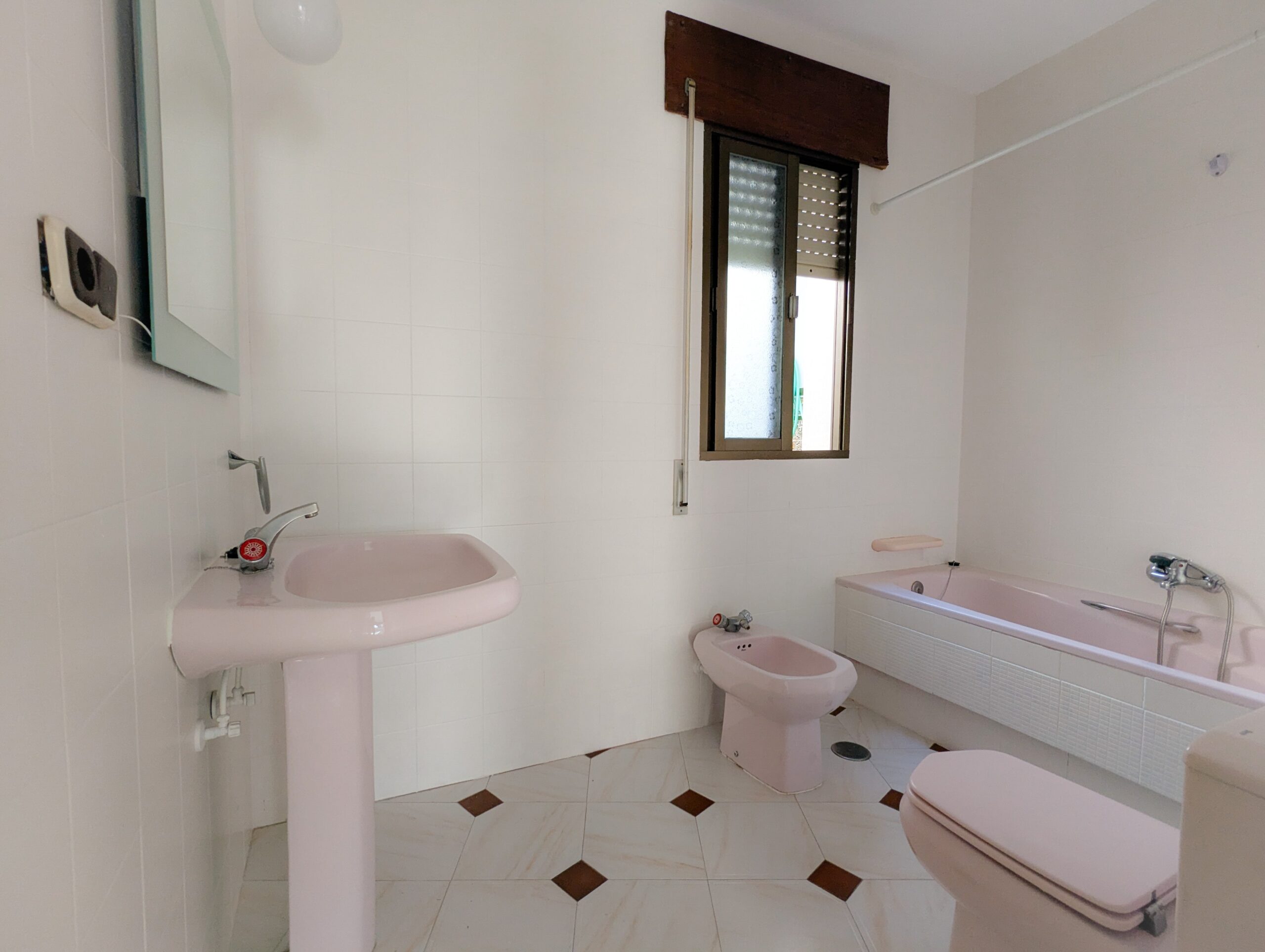 PXL_20250915_161235846-min