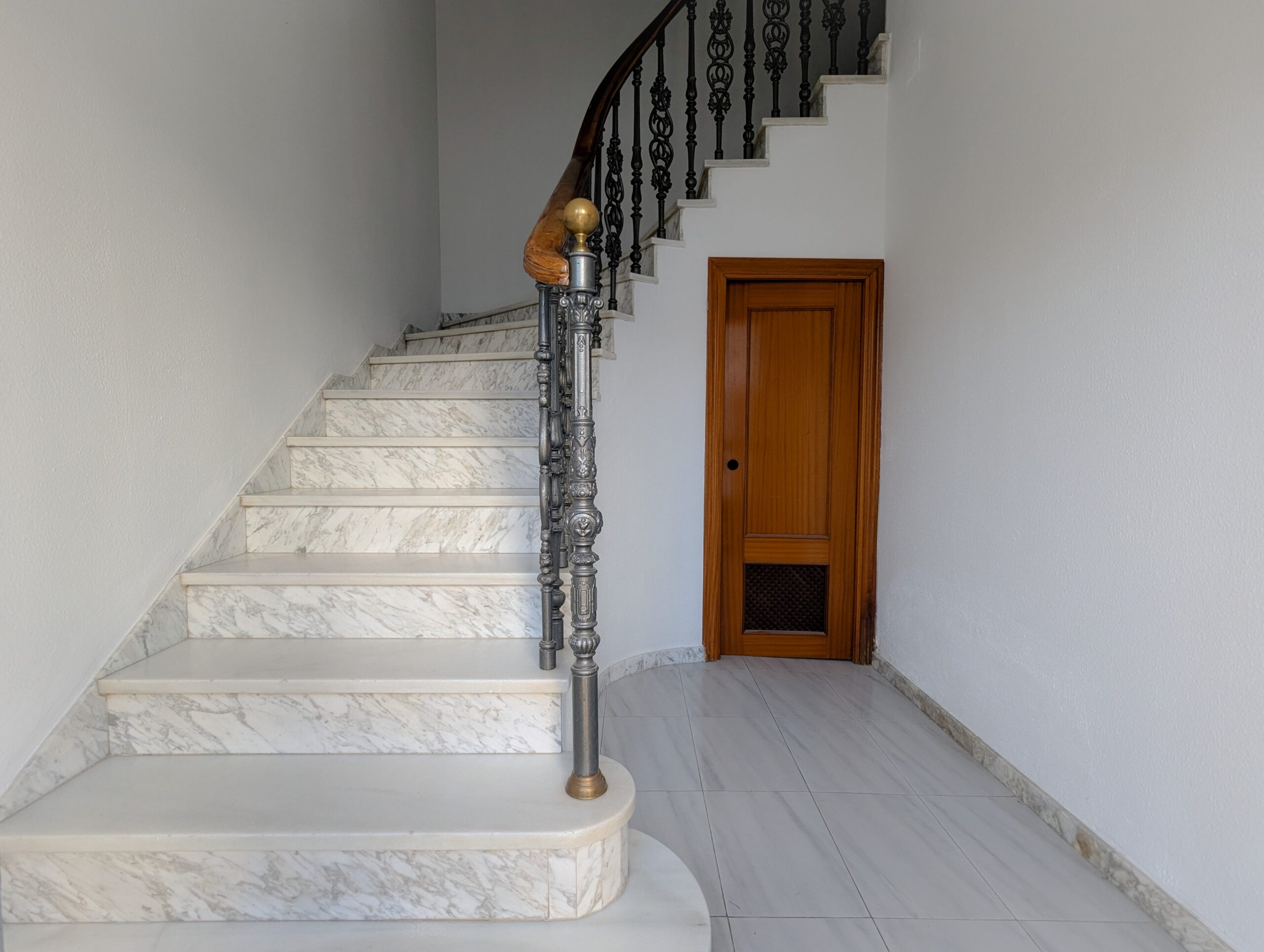 PXL_20250930_080518692-min