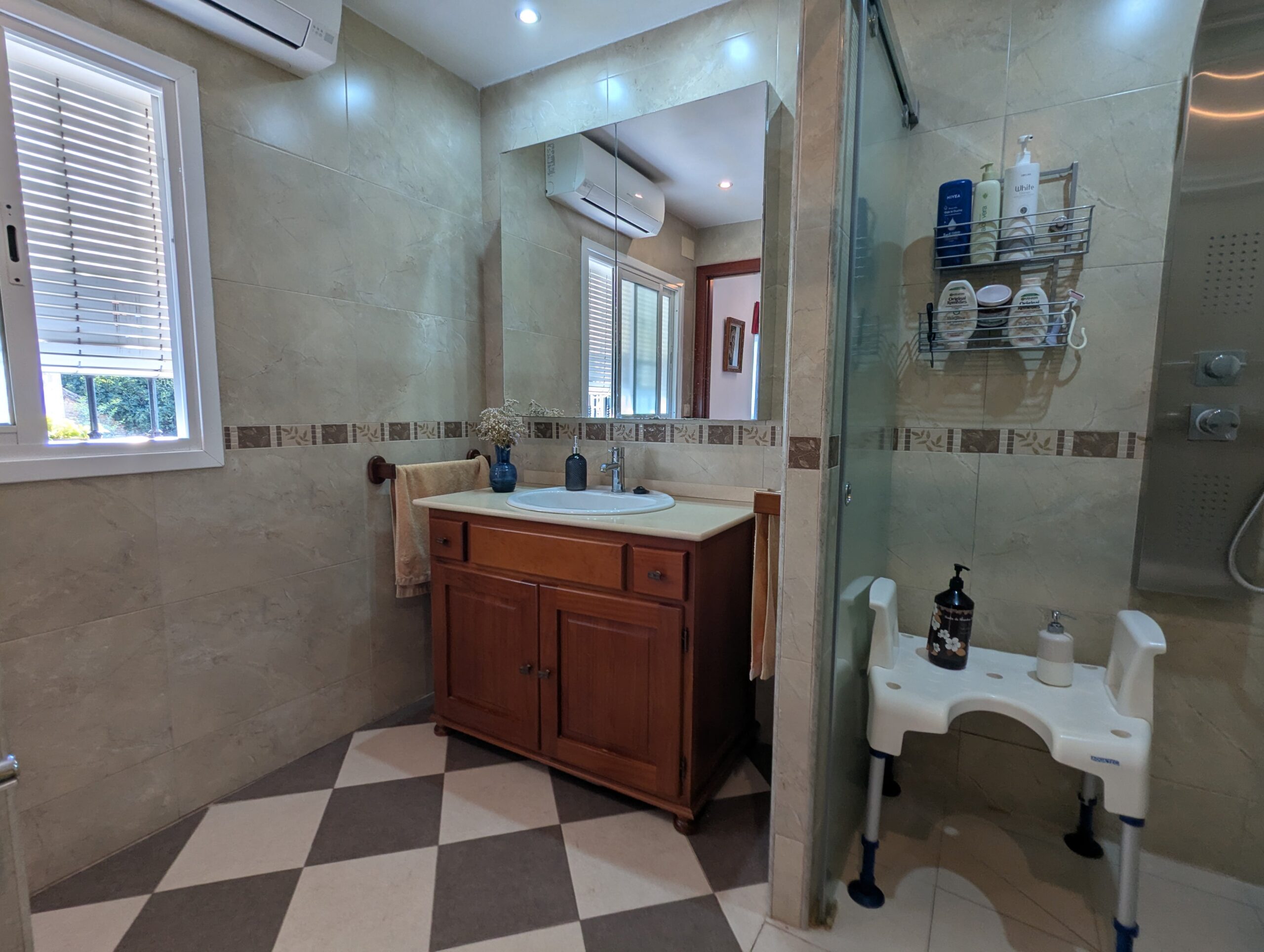 PXL_20251004_092700778-min